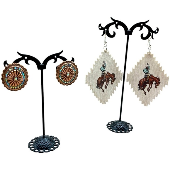 WOMEN'S WESTERN EARRING BUNDLE NWT - Picture 1 of 6
